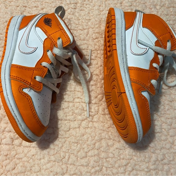 Air Jordan 1 mid top “ electro orange” size 10c youth - Picture 8 of 11